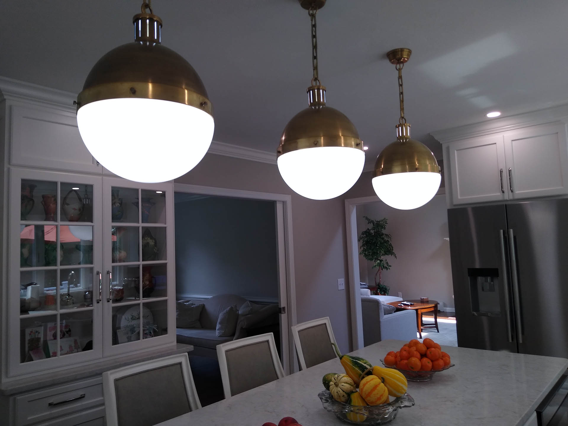 Circular Lighting Fixtures in Modern Kitchen